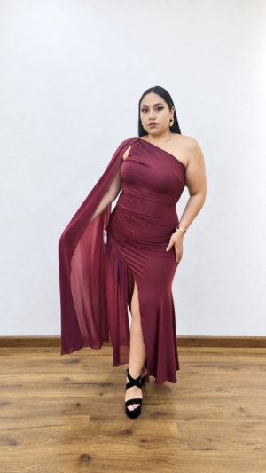 Vestido asirenado gasa tul con capa
